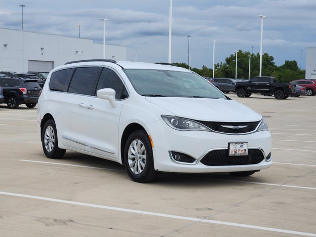 Used 2017 Chrysler Pacifica Touring-L with VIN 2C4RC1BG9HR552032 for sale in Buda, TX