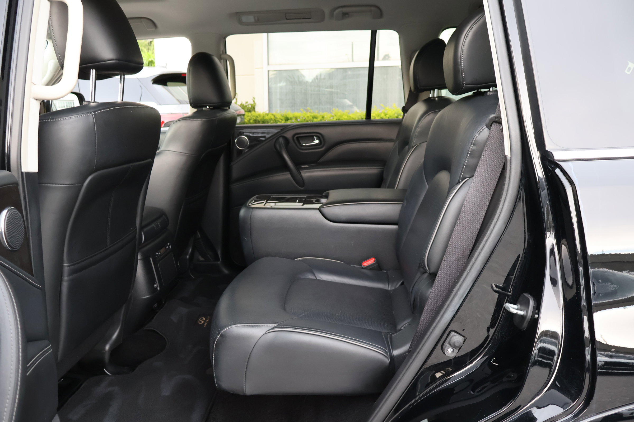 2022 Infiniti QX80 Luxe photo 16