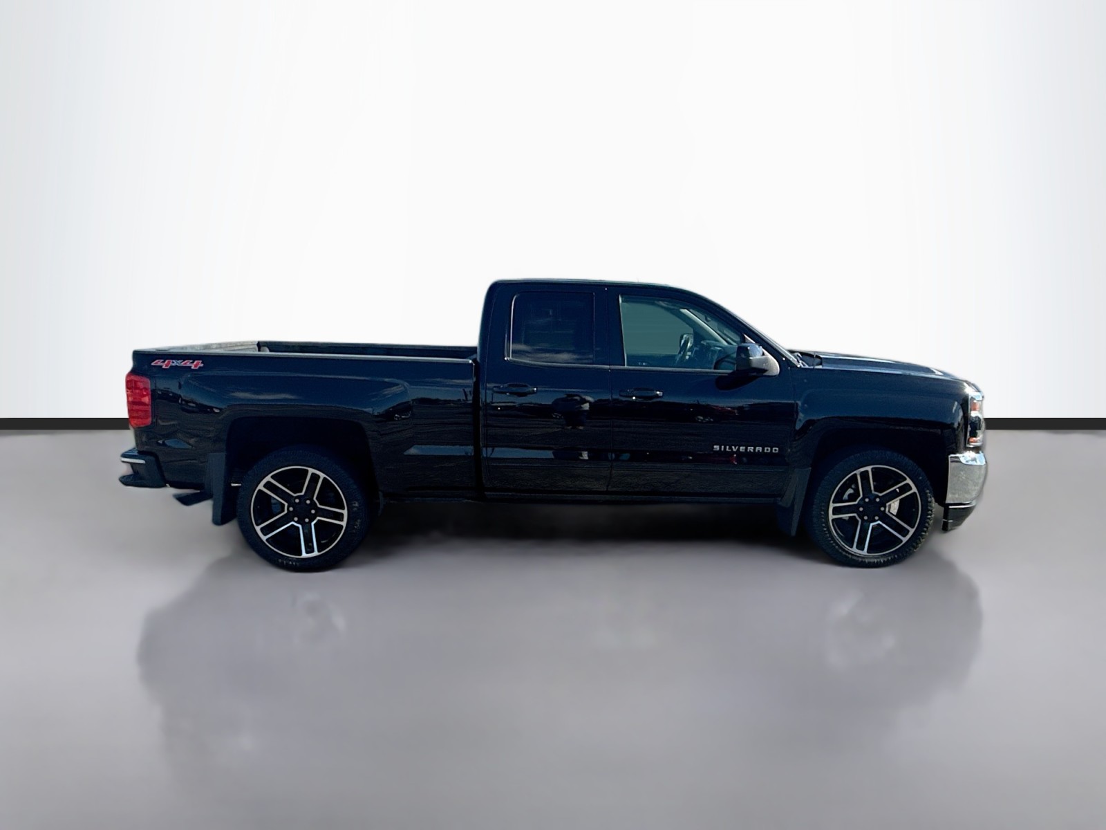 2017 Chevrolet Silverado 1500 LT photo 4