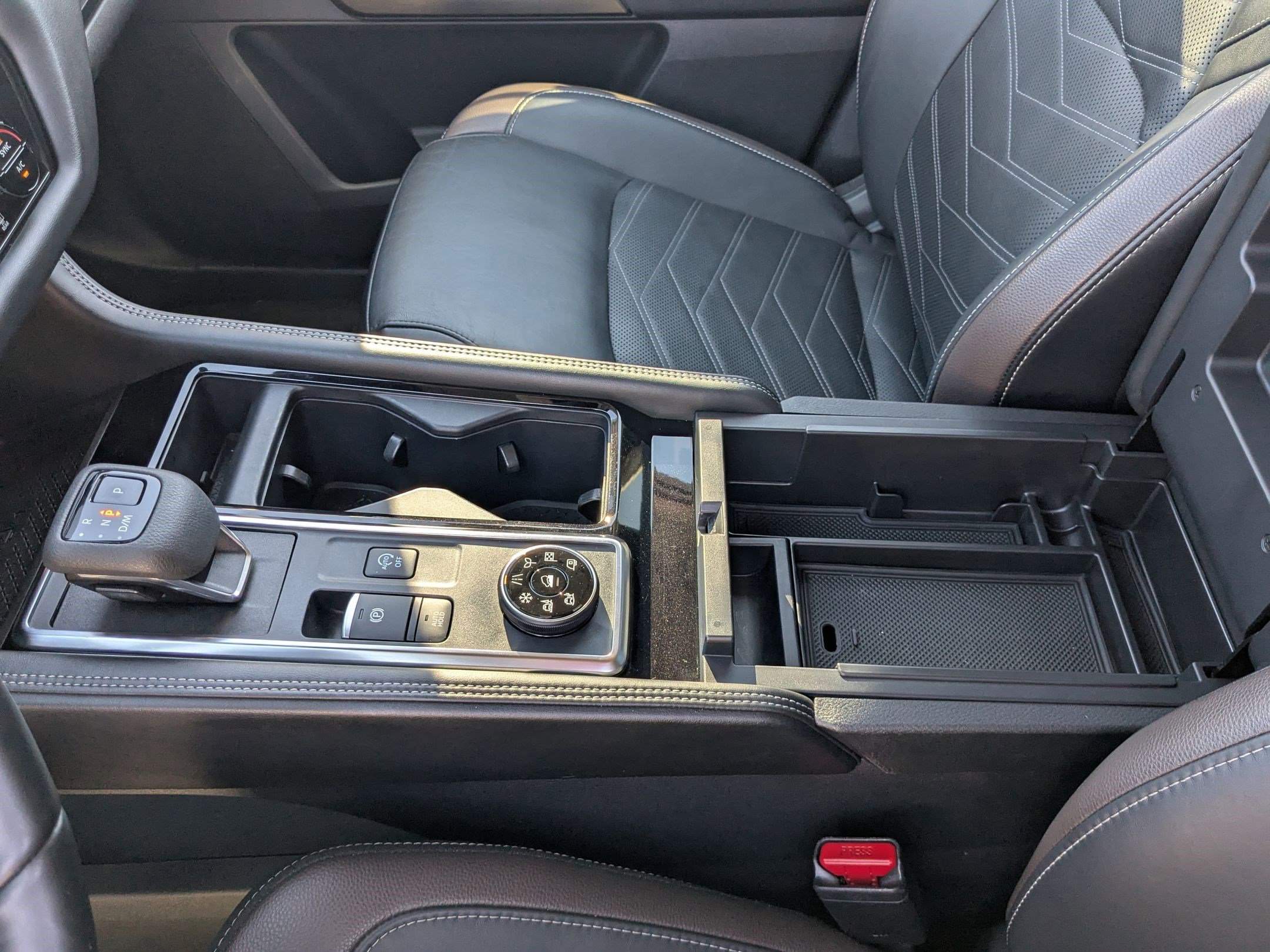 2023 Nissan Pathfinder Platinum photo 26