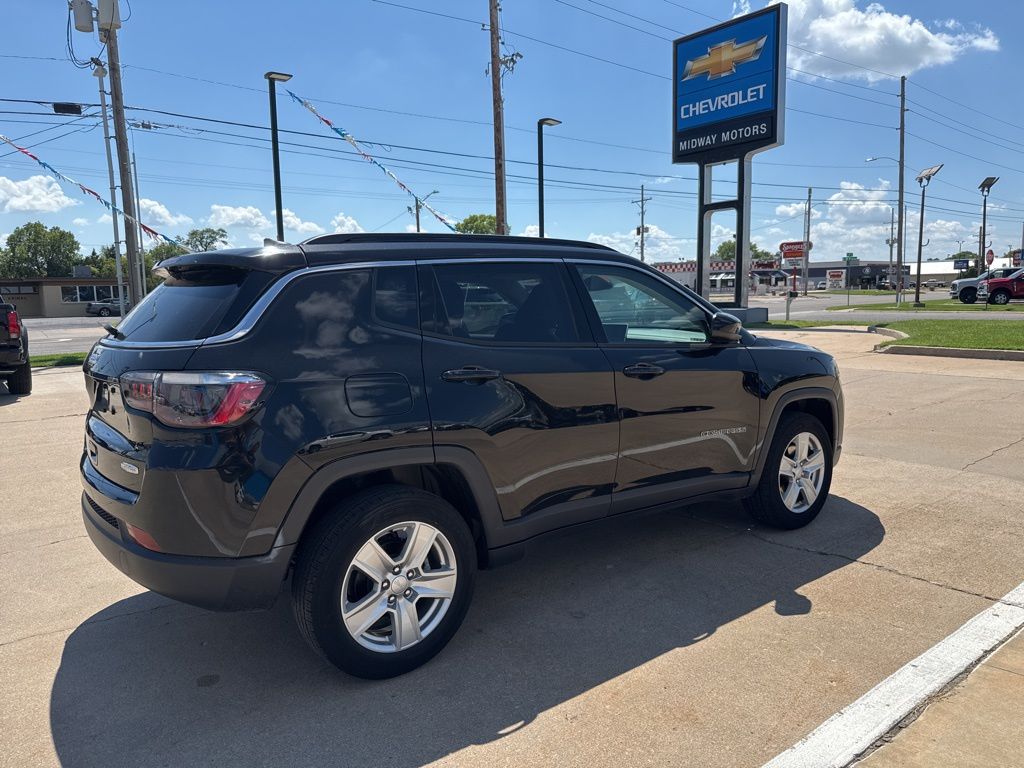 2022 Jeep Compass Latitude photo 4