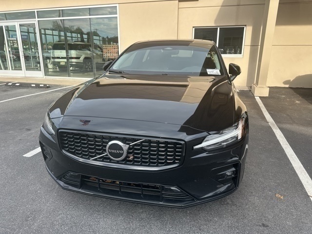 2025 Volvo S60 B5 Core photo 4