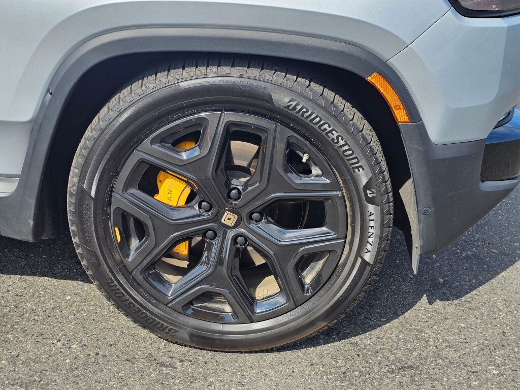 2023 Rivian R1S Adventure photo 8