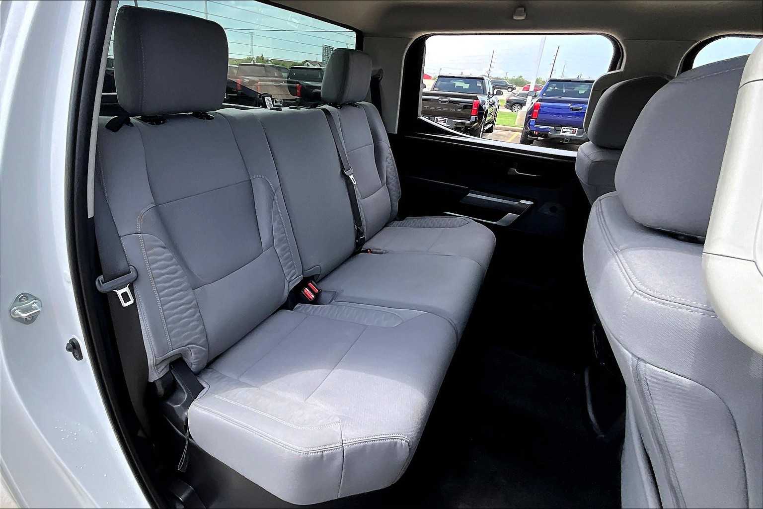 2022 Toyota Tundra SR5 photo 18
