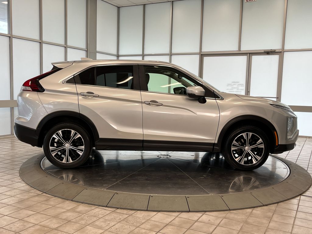 2022 Mitsubishi Eclipse Cross SE photo 9