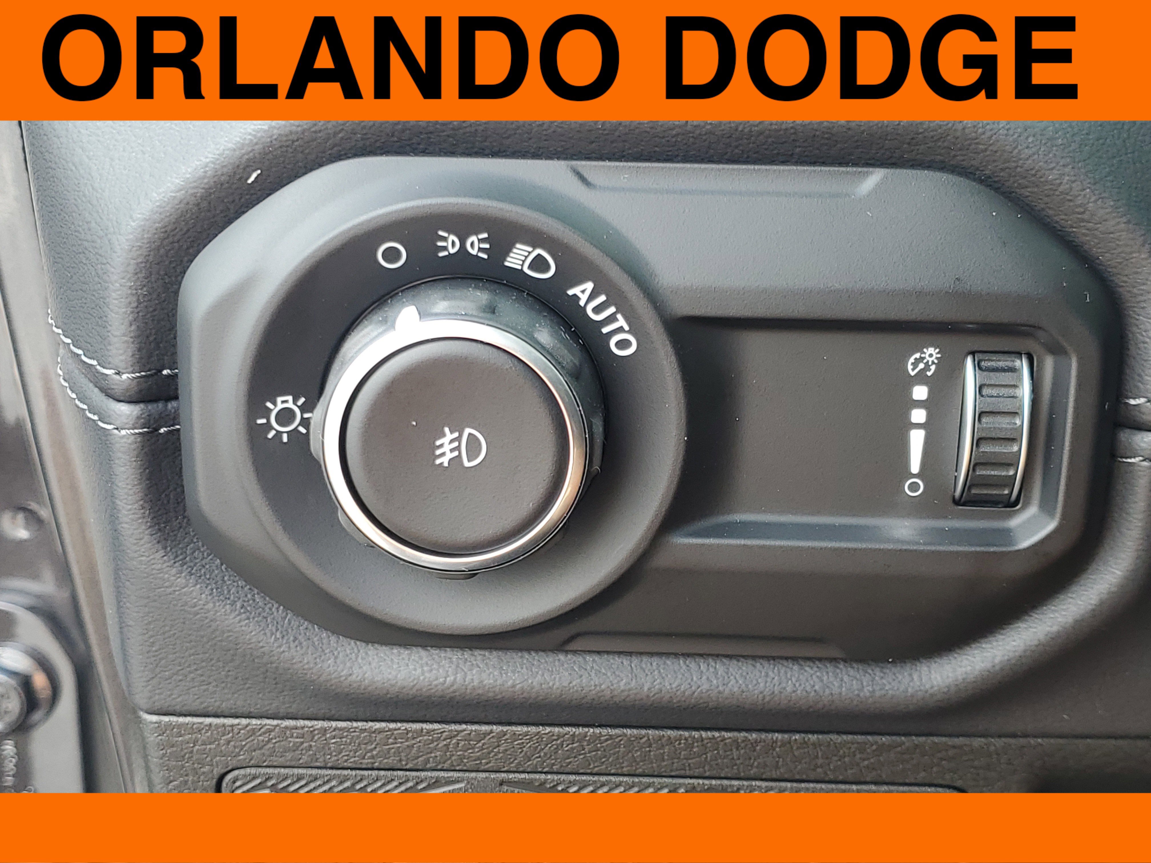 2025 Jeep Wrangler Sahara photo 4