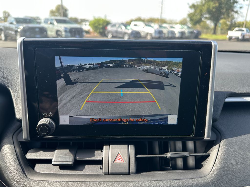 2025 Toyota RAV4 XLE photo 16
