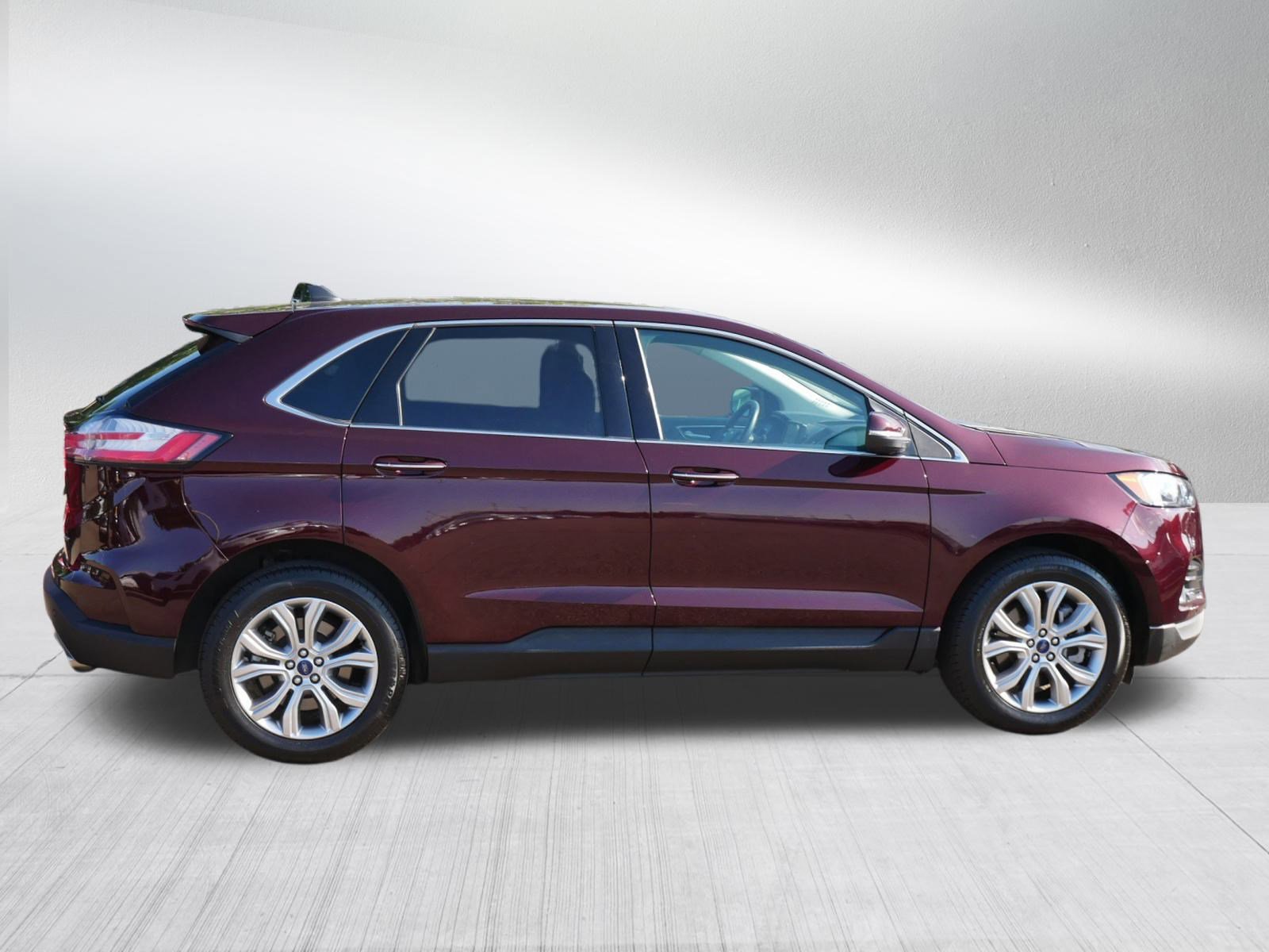 2022 Ford Edge Titanium photo 7