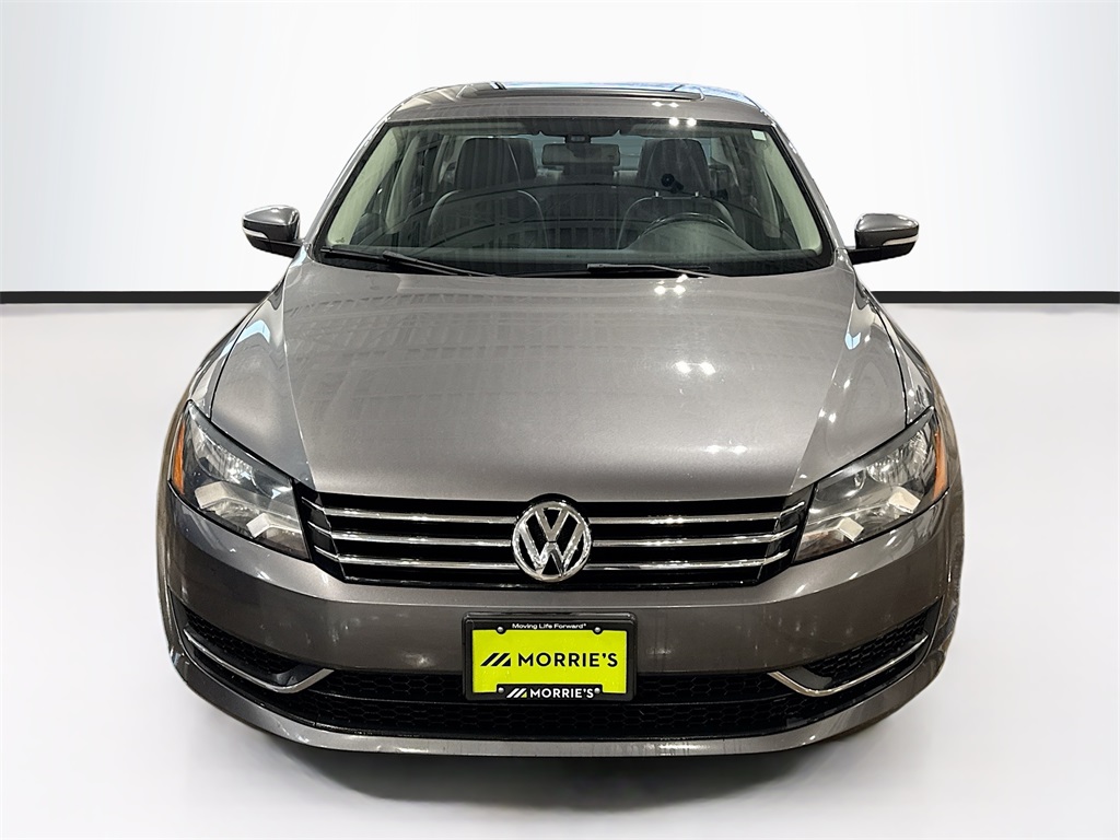 2012 Volkswagen Passat SE photo 2