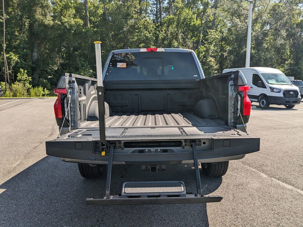 2025 Ford F-150 Lightning Platinum photo 13
