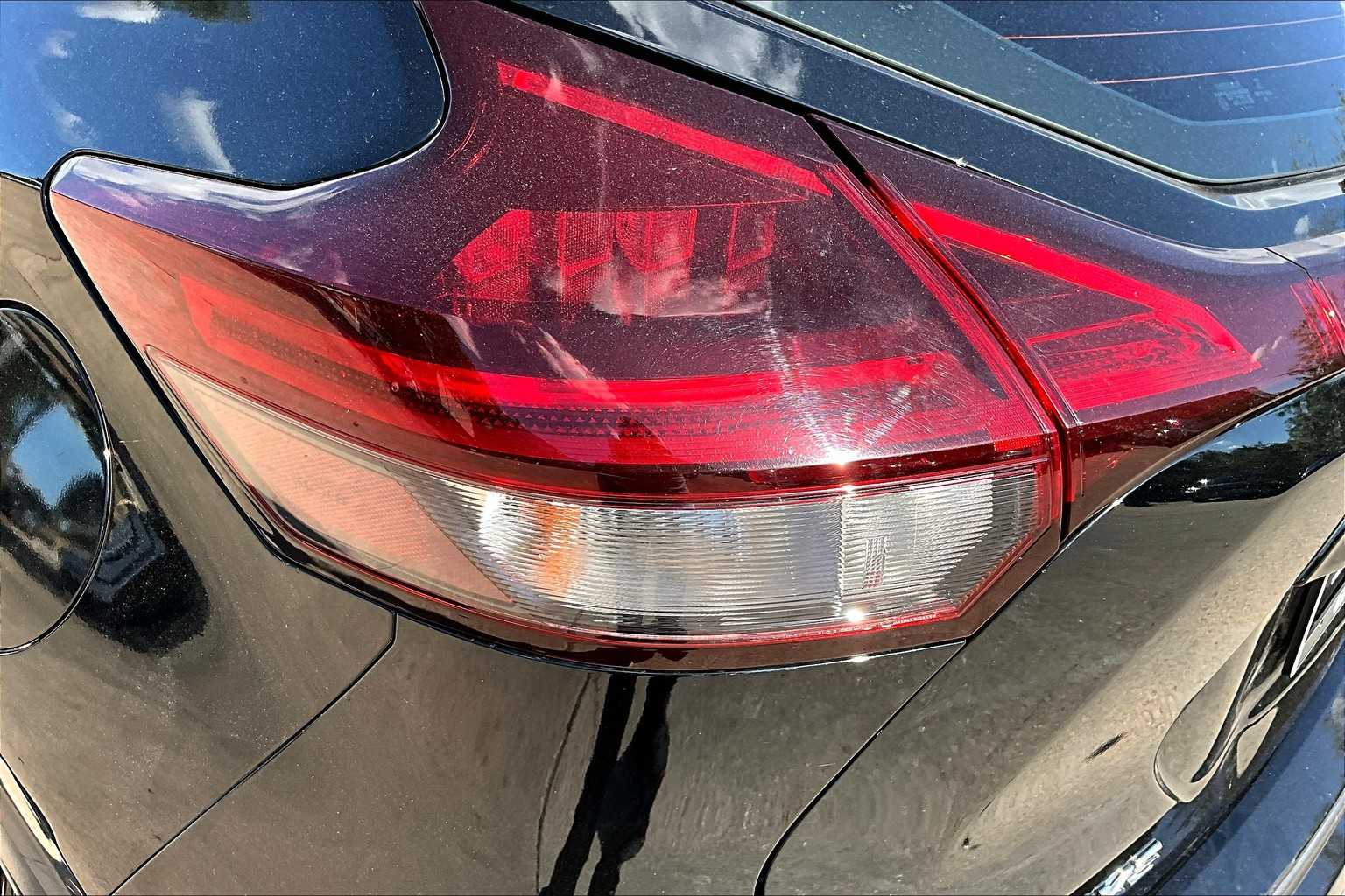 2021 Nissan Kicks SR photo 21
