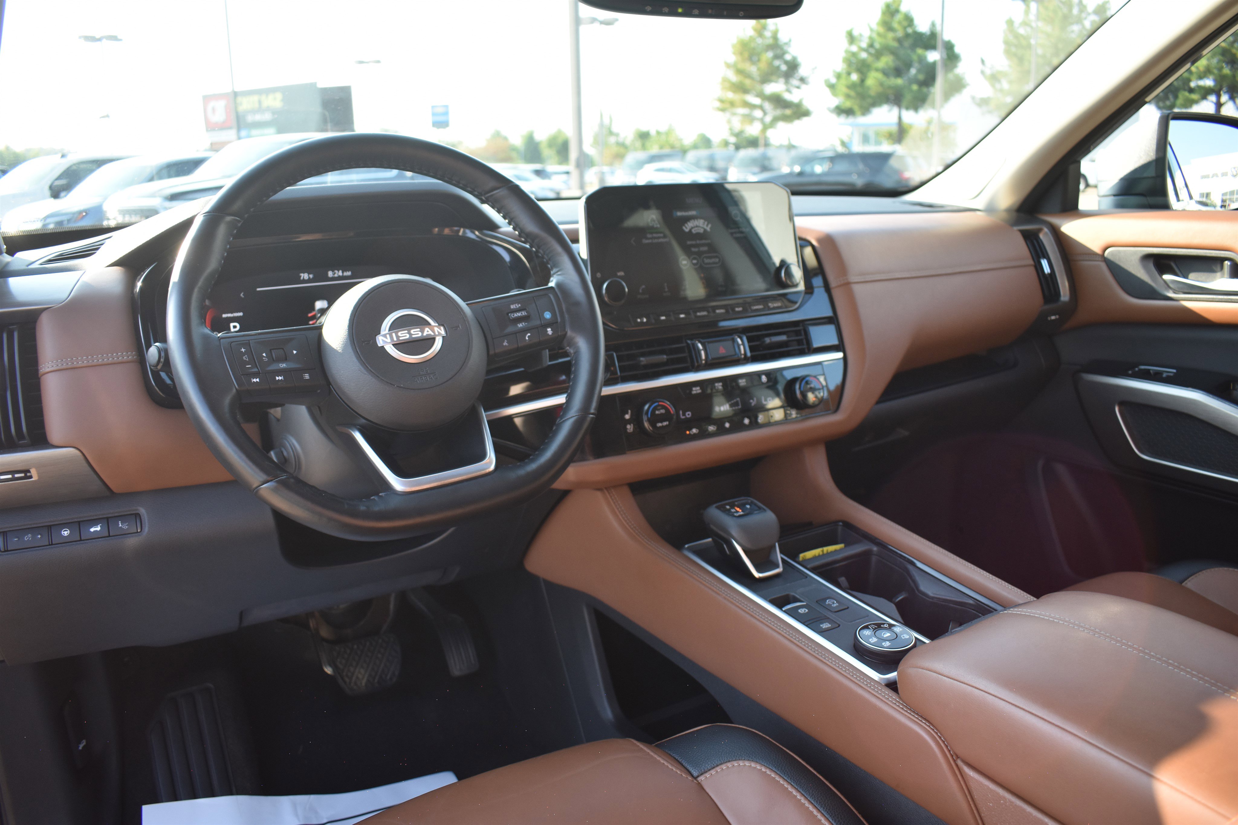 2022 Nissan Pathfinder Platinum photo 15