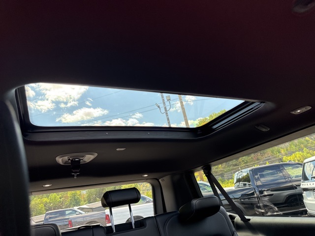 2025 Jeep Wagoneer L Series II Carbide photo 27
