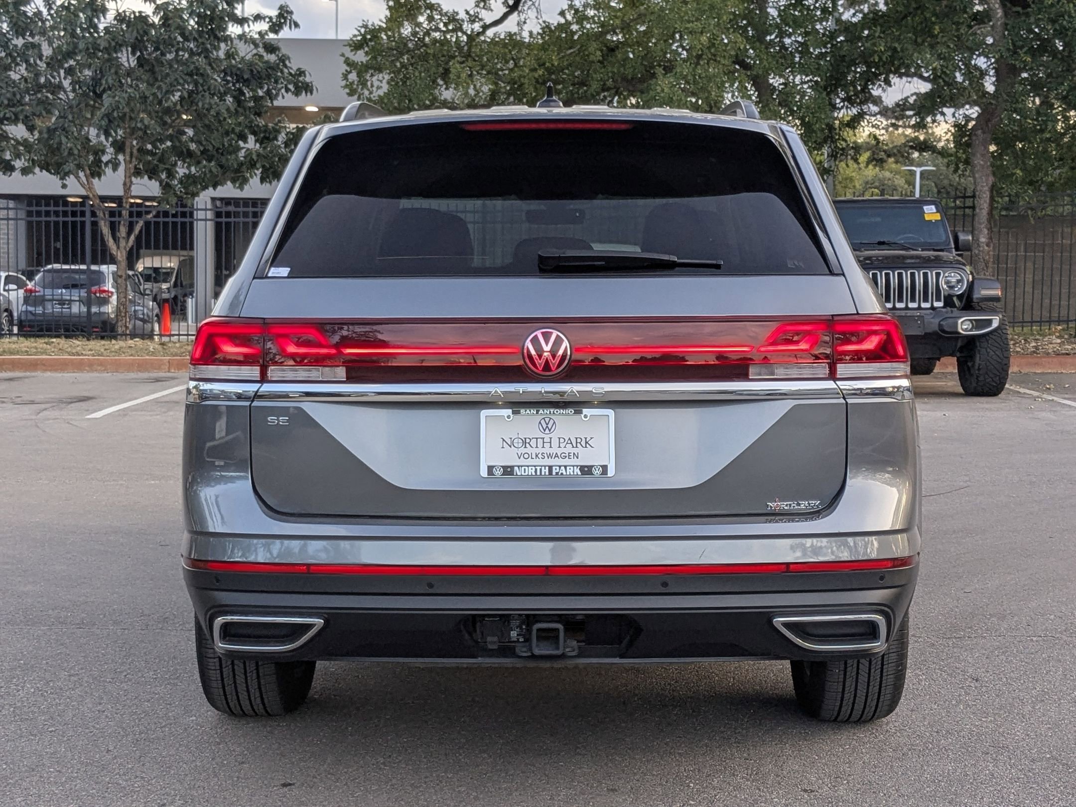 2025 Volkswagen Atlas SE Technology photo 3