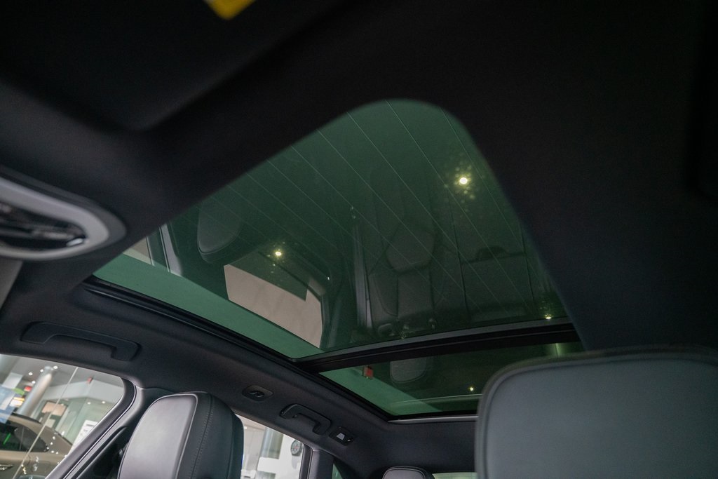 2025 Porsche Macan Base photo 18