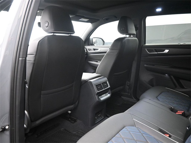 2025 Volkswagen Atlas Cross Sport SEL Premium R-Line photo 2