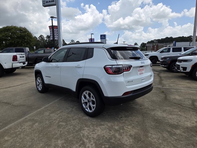 2025 Jeep Compass Latitude photo 3