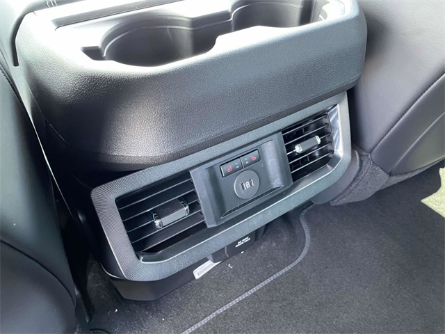 2025 Ford F-250 Platinum photo 6