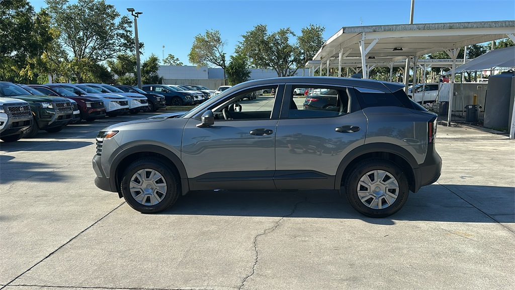 2025 Nissan Kicks S photo 3