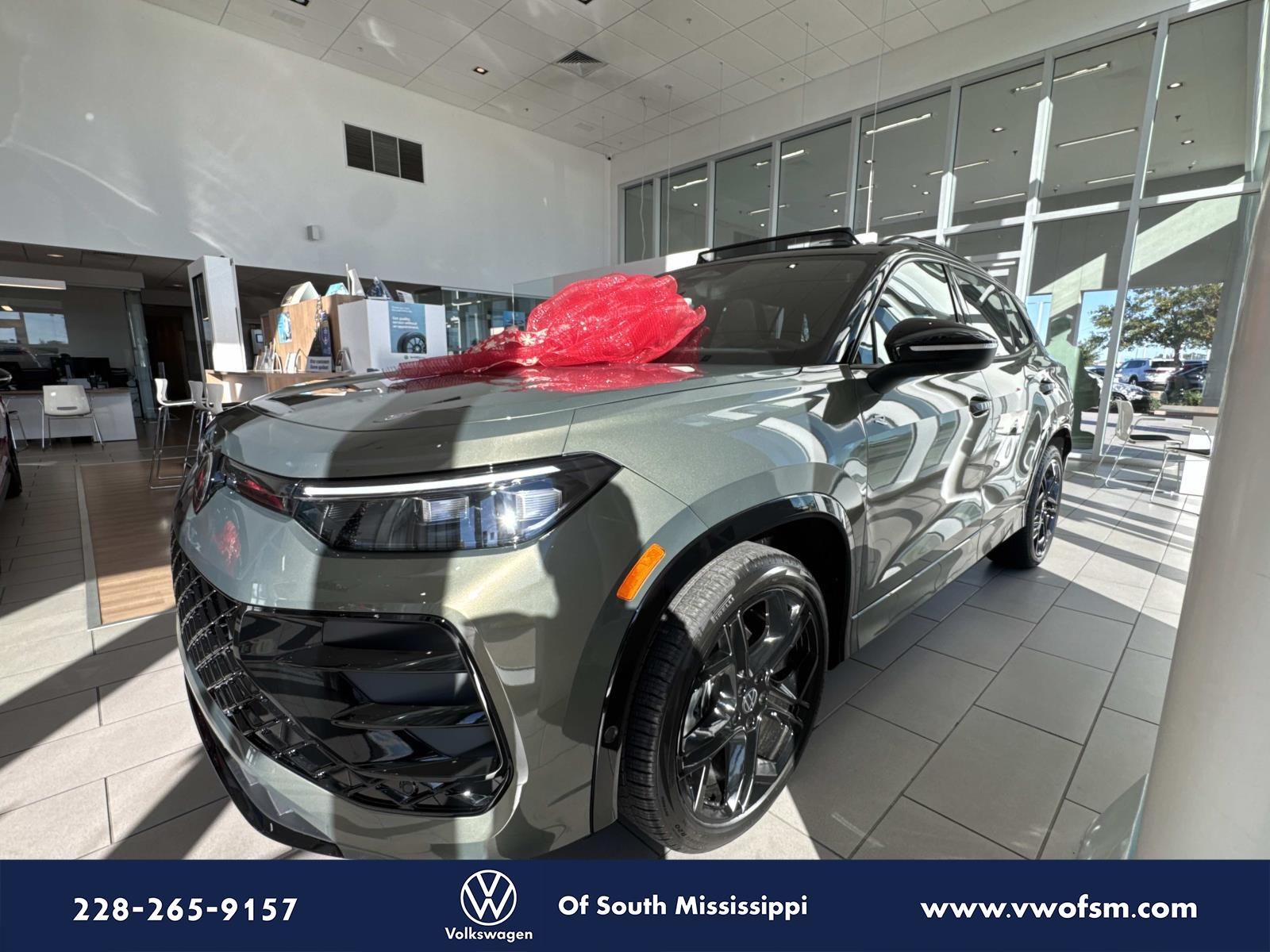 2026 Volkswagen Tiguan SE R-LINE BLACK's photo