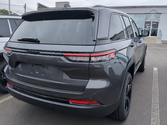 2025 Jeep Grand Cherokee Laredo photo 4