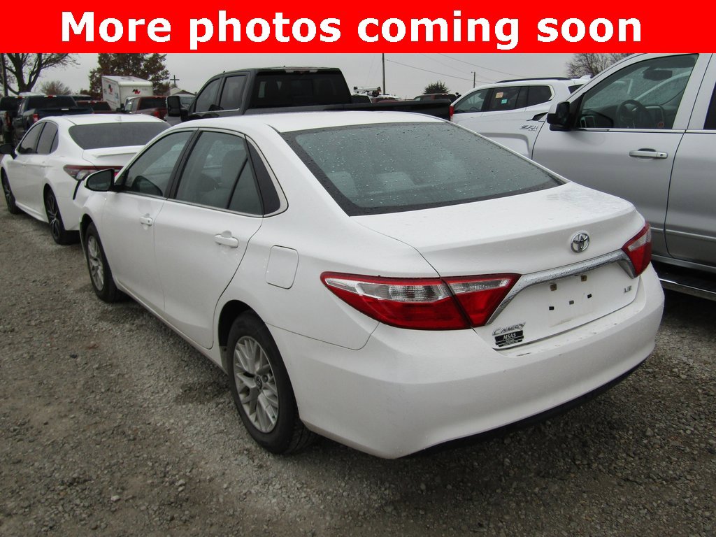 2016 Toyota Camry XLE photo 3