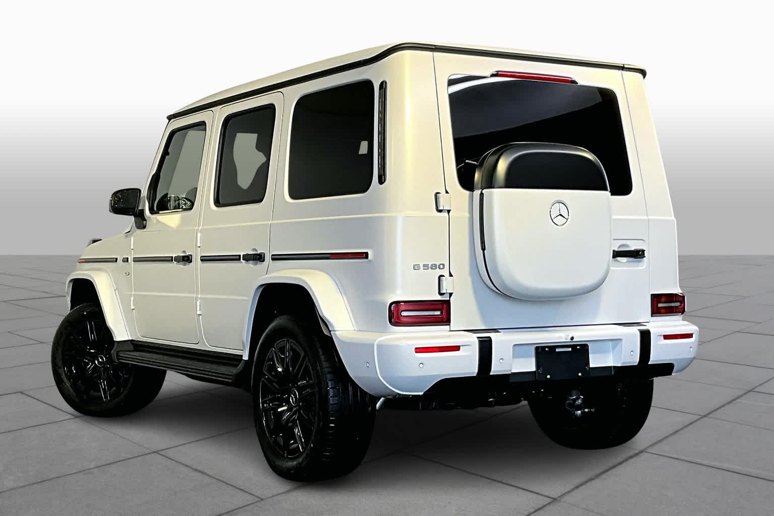 2025 Mercedes Benz G photo 3