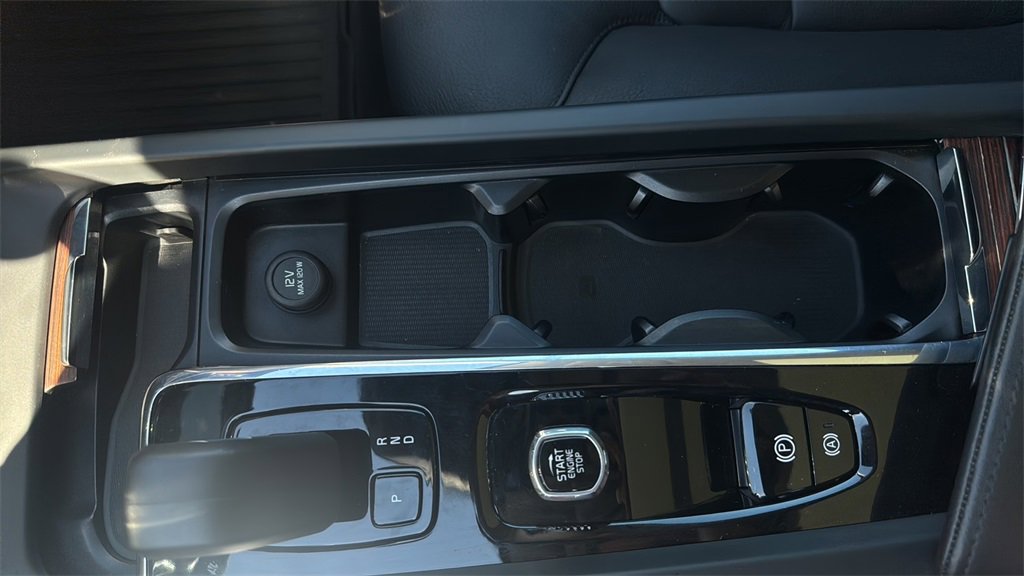 2024 Volvo XC60 B5 Plus photo 17