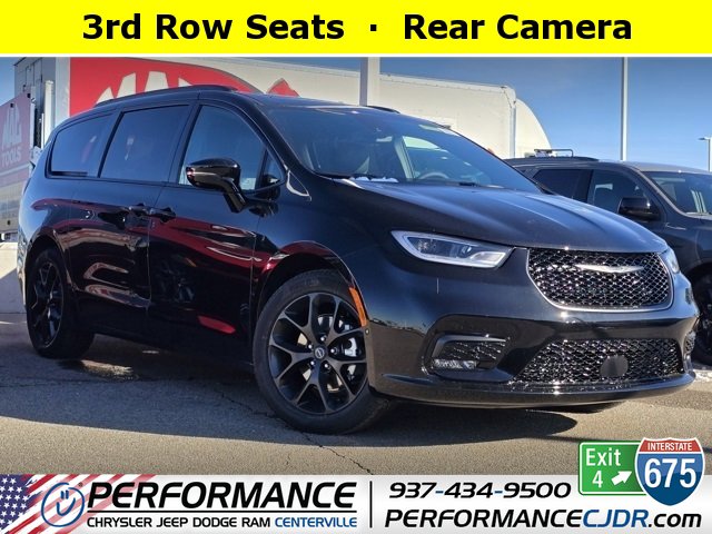 2026 Chrysler Pacifica Select's photo