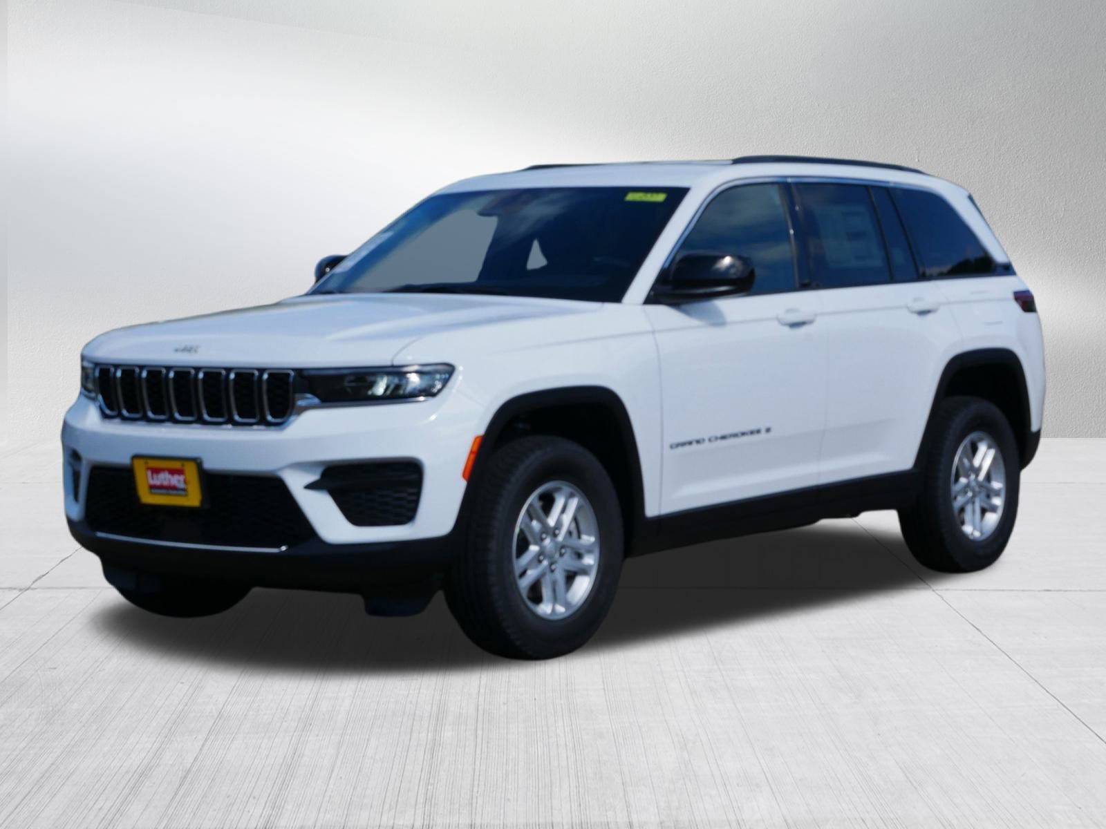 2025 Jeep Grand Cherokee Laredo photo 4