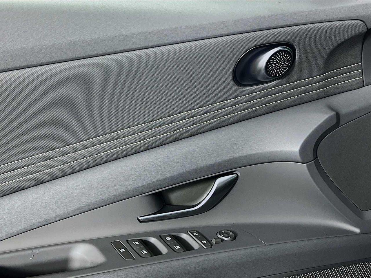 2025 Hyundai Elantra SEL Sport photo 15