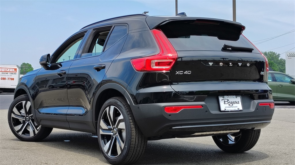 2026 Volvo XC40 photo 3