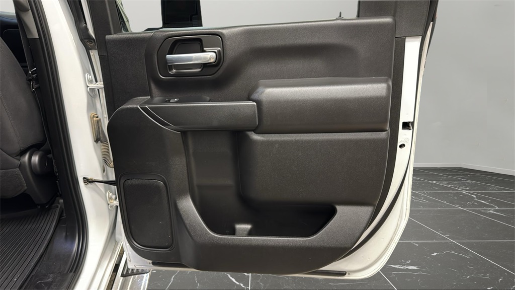 2023 Chevrolet Silverado LT photo 25