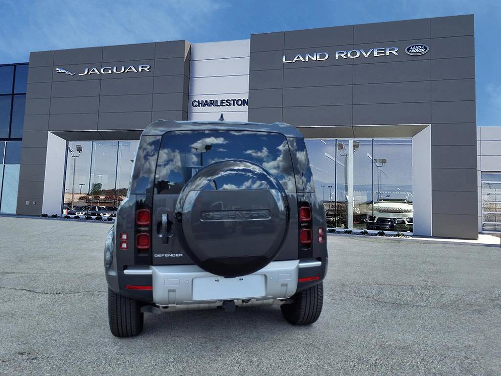 2025 Land Rover Defender 110 S photo 3
