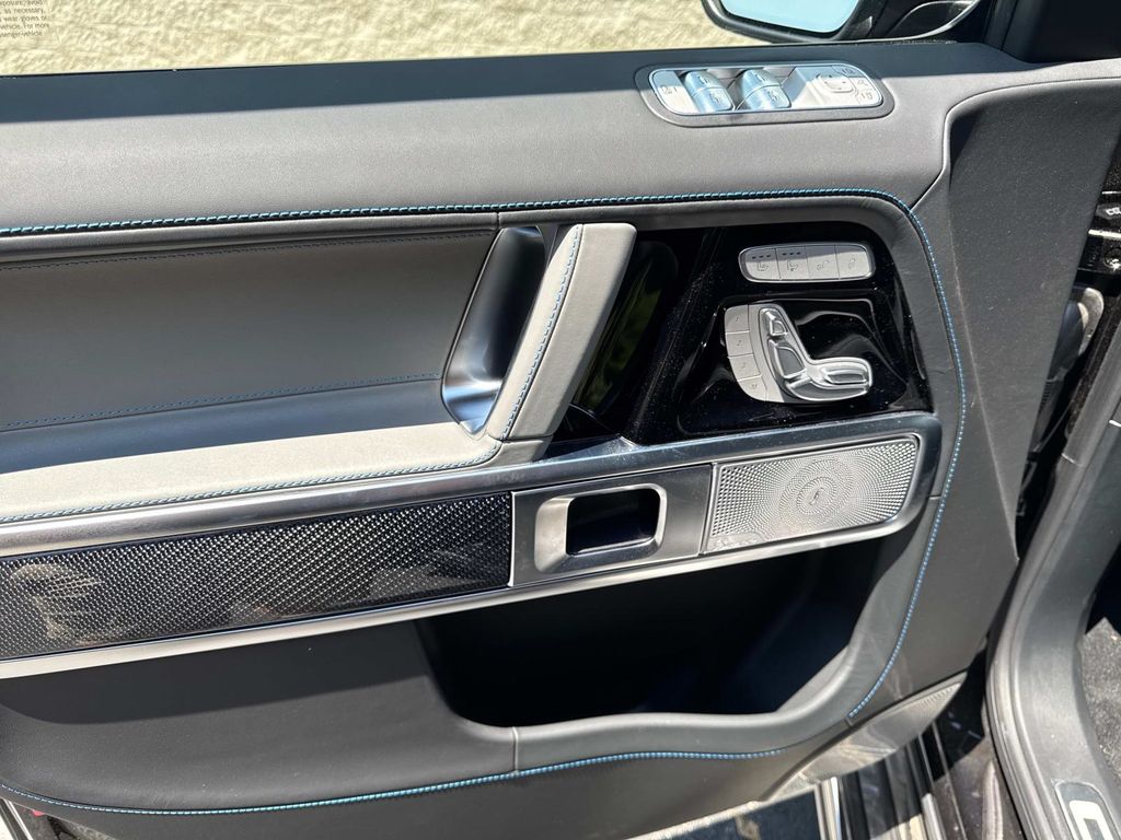 2025 Mercedes Benz G photo 13