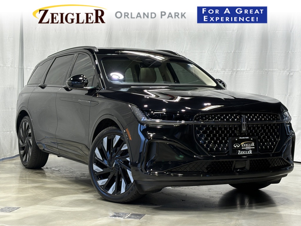 2024 Lincoln Nautilus Black Label's photo