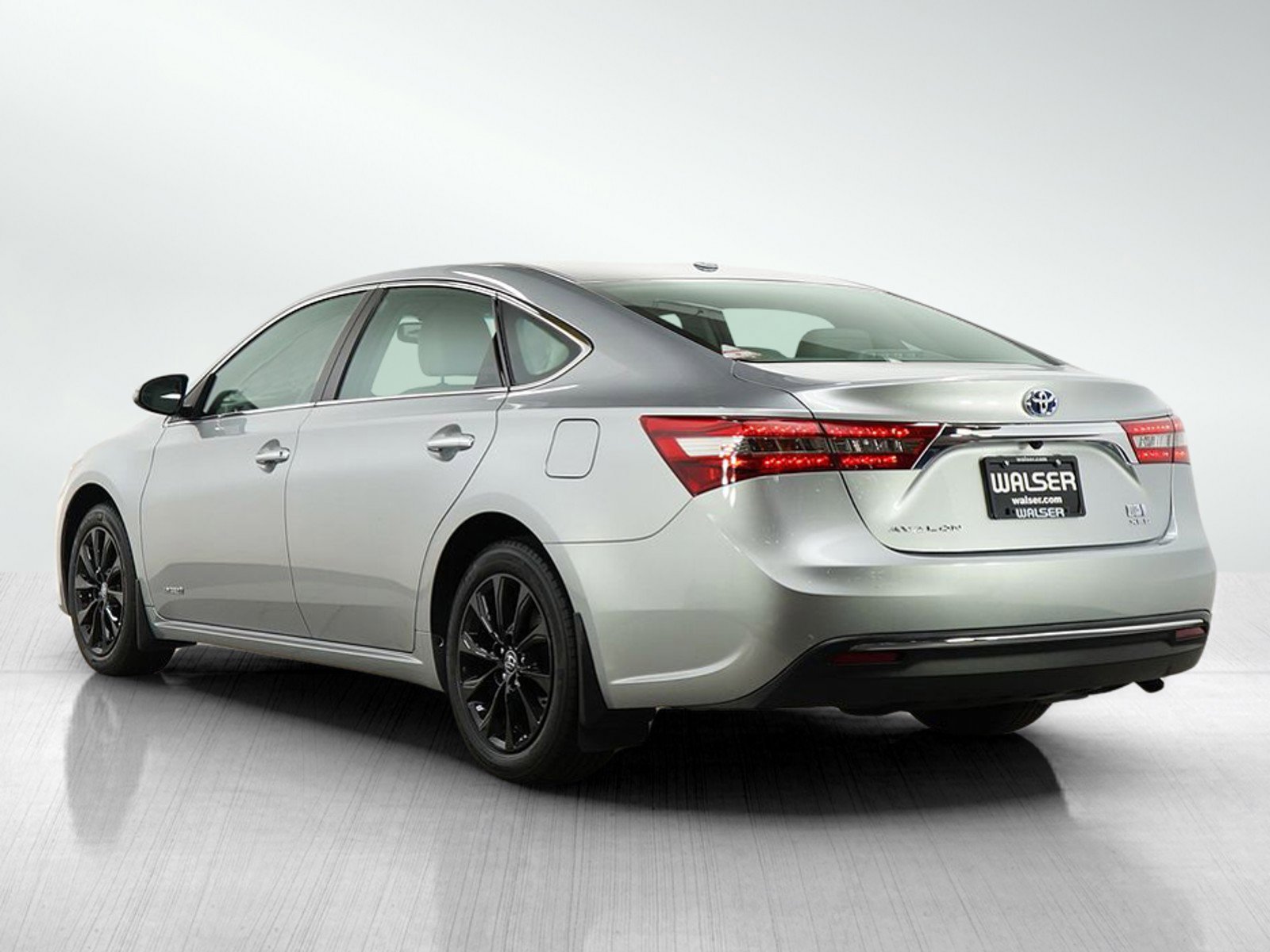 2016 Toyota Avalon Hybrid XLE Premium photo 3