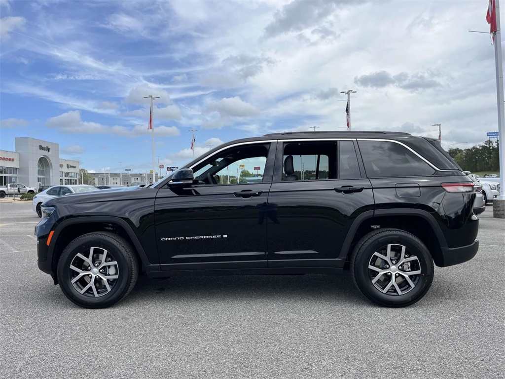 2025 Jeep Grand Cherokee Limited photo 3