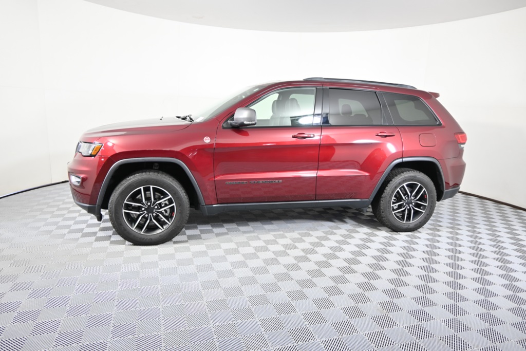 2021 Jeep Grand Cherokee Trailhawk photo 2