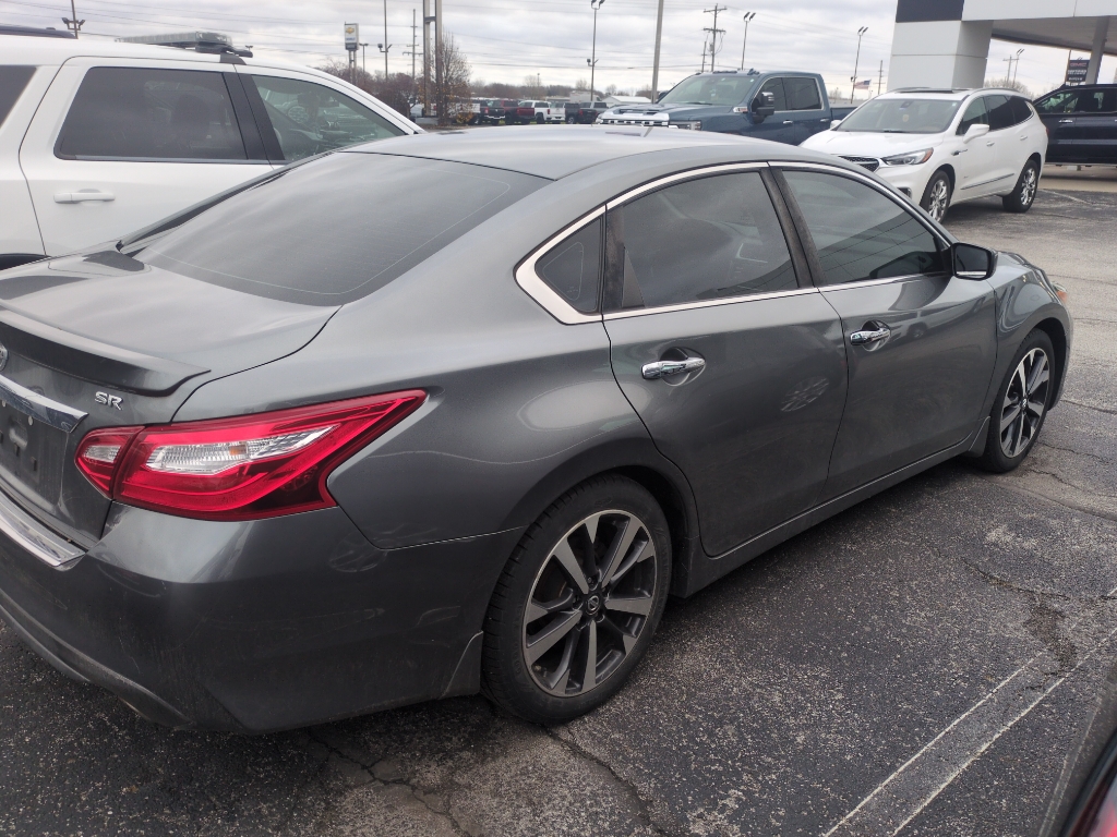 2016 Nissan Altima 2.5 SR photo 4
