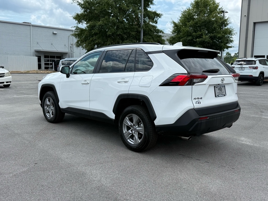 2023 Toyota RAV4 XLE photo 4