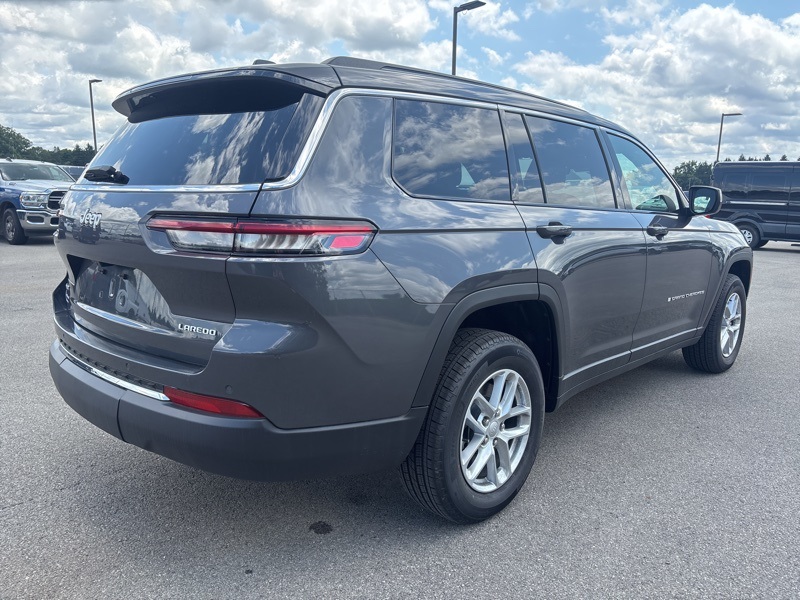 2025 Jeep Grand Cherokee Laredo X photo 3