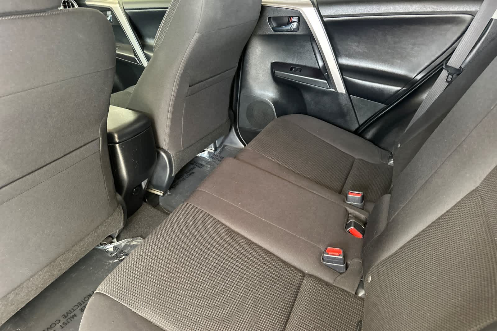 2017 Toyota RAV4 XLE photo 4