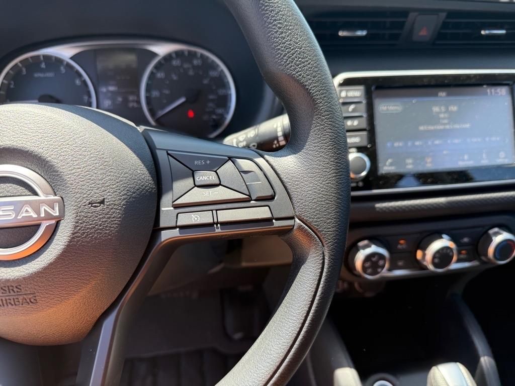 2025 Nissan Kicks Play S photo 11