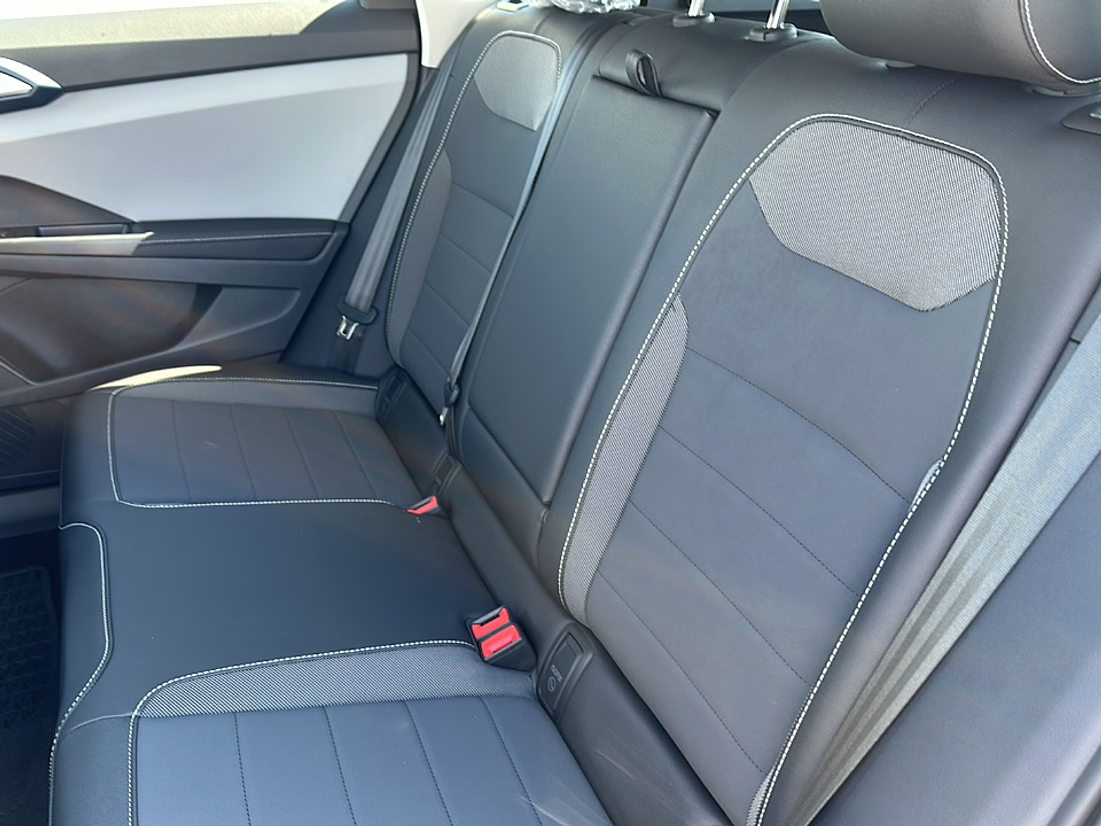 2024 Volkswagen Taos SE photo 5