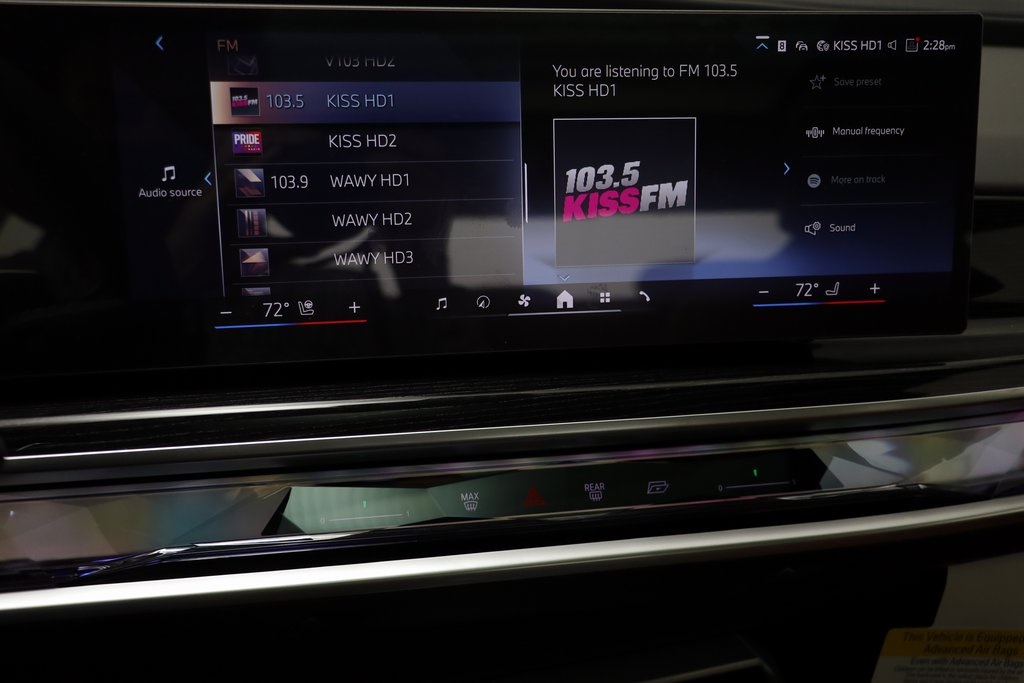 2026 Bmw 750e photo 9