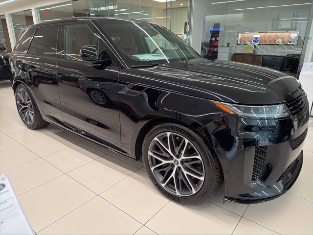 2025 Land Rover Range Rover Sport photo 3
