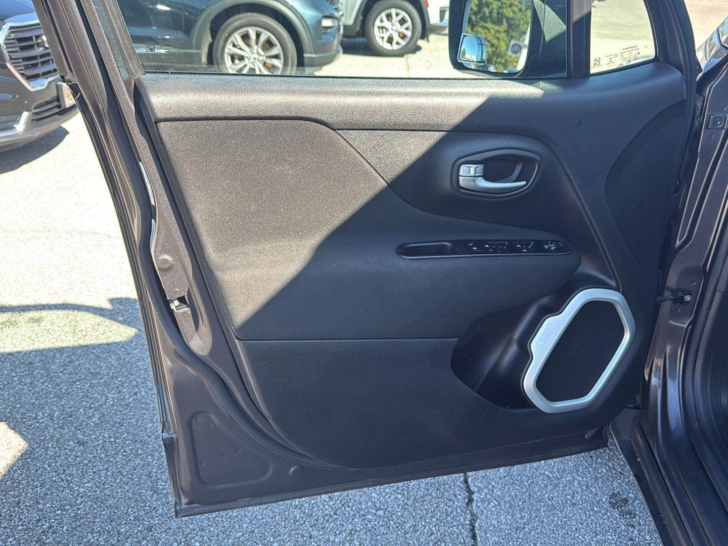 2020 Jeep Renegade Latitude photo 15