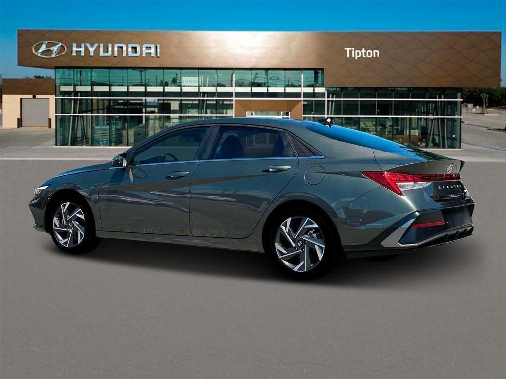 2025 Hyundai Elantra Limited photo 4