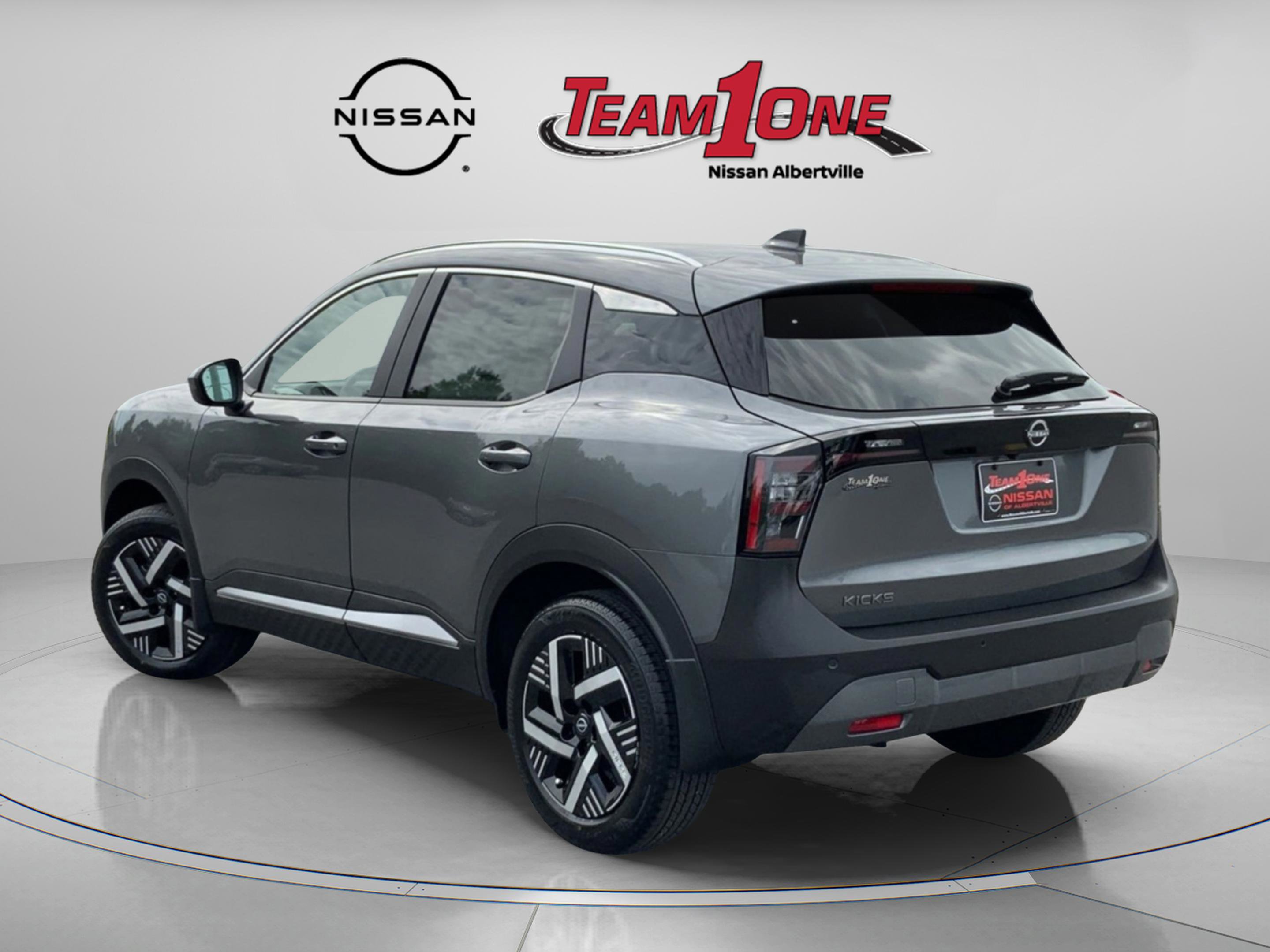 2025 Nissan Kicks SV photo 3